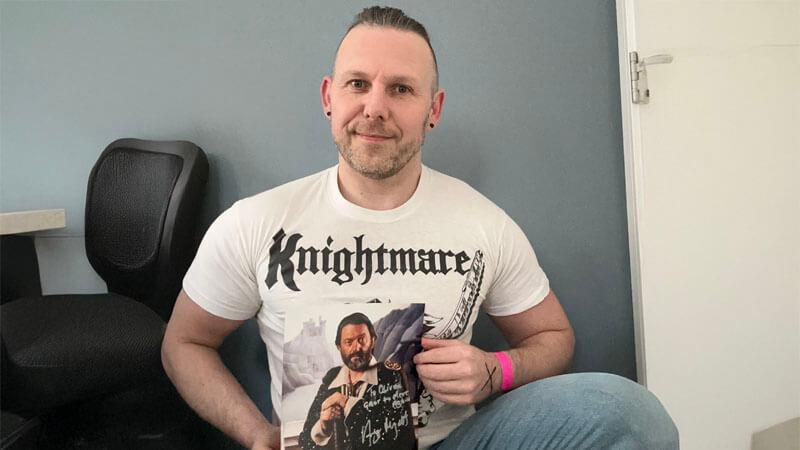 Oliver Duhl (Series 8, Team 7 Dungeoneer) shows his autographed picture of Hugo Myatt as Treguard.