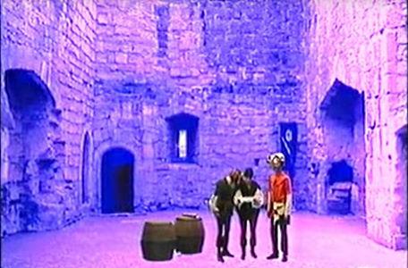 A courtyard in the third series of El Rescate del Talisman.