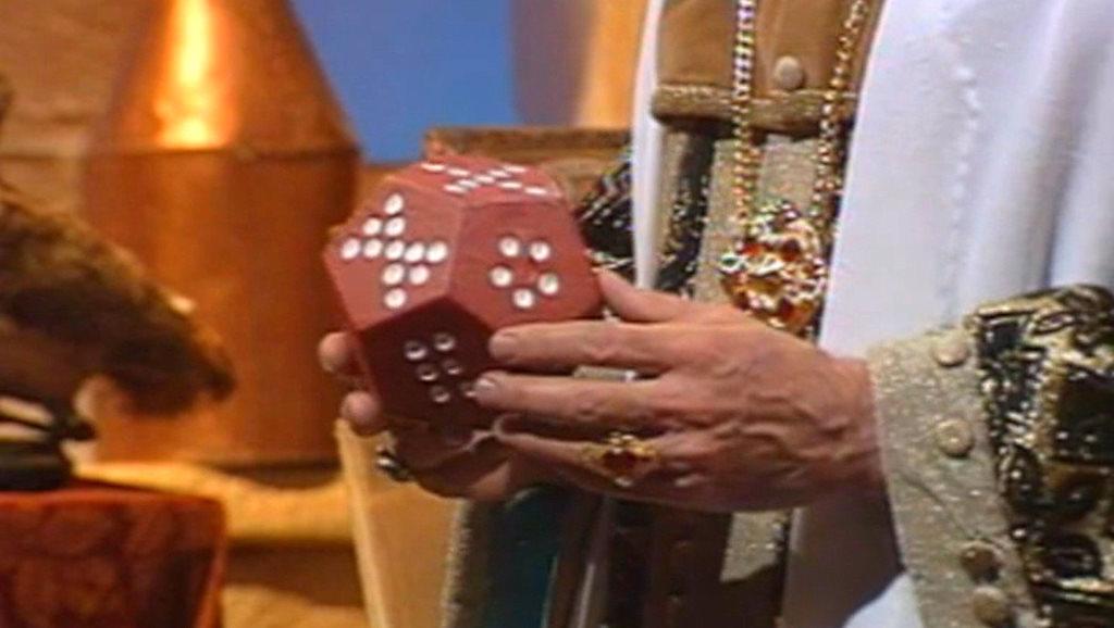 The magician holds a dice in El Rescate del Talisman.