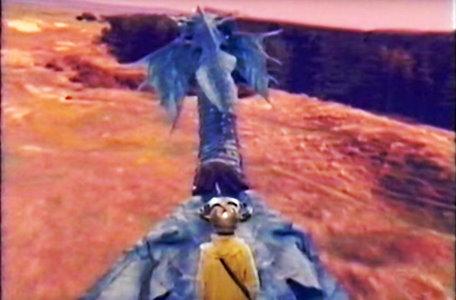 A knight approaches the dragon in the third series of El Rescate del Talisman.