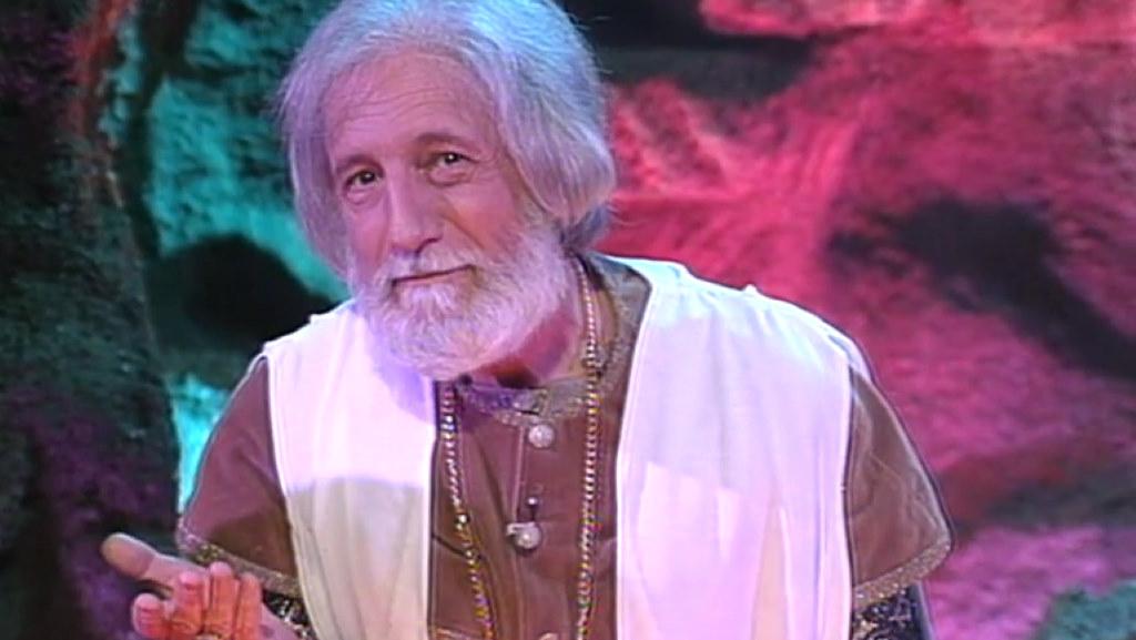 The Magician (Eduardo MacGregor) in El Rescate del Talisman.