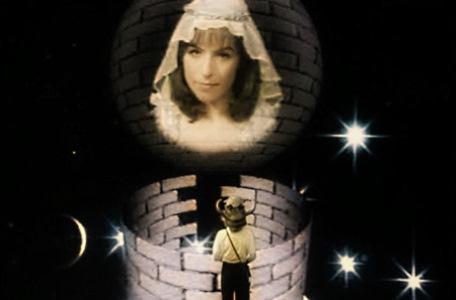Knightmare Series 2 Team 4. Mark frees the maid and becomes Knightmare's first winner.