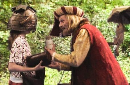 Knightmare Series 5 Team 5. Julius Scaramonger tries to sell Jenna an item.