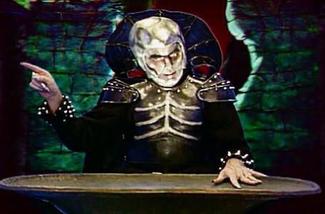 Knightmare Series 6 Team 6. Lord Fear makes hand gestures during the Level 1 spyglass.